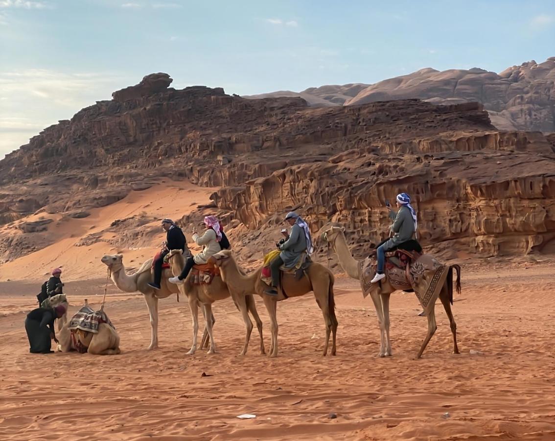 مخيم جبل بردى Jabal Burdah Camp 호텔 와디럼 외부 사진